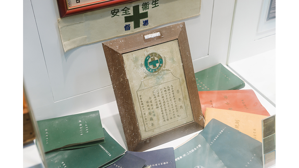 展館內陳列出豐富的電力文物，傳承歷史記憶。